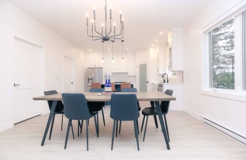 Lower Vaughan House | Moon Shadow Modern Lakehouse