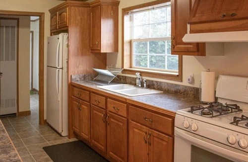 Ryerson Cottage | Moonlight - 3BR Pet-Friendly Cottage w/ Kayaks, BBQ, Firepit, Bocce Ball