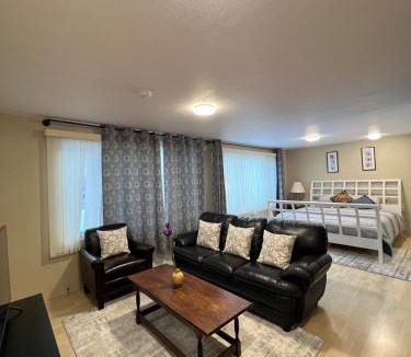 Whitehorse House | Moonlight Stay Downtown Whitehorse