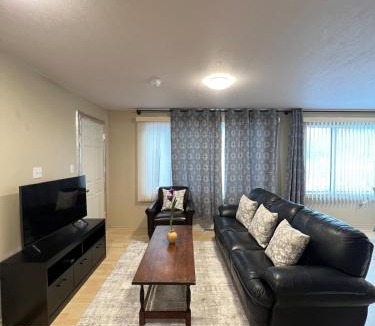 Whitehorse House | Moonlight Stay Downtown Whitehorse