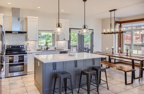 Big White Ski Resort Apartment | Moonshine Crescent 365 by Okanagan Premier