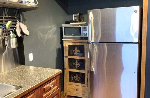 Bragg Creek House | Moose Mountain Hideaway Private 2 Bedroom & Spacious Loungen4 people maximum
