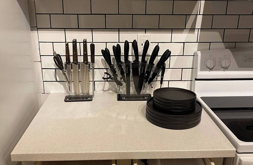 Northeast Edmonton House | Morden Newly Renovated 1br Flats, Walk To Whyte
