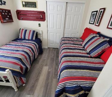 Kaiser Apartment | Most Exquisite View on the Lake! USA Themed fun condo! Host dedicated to creating your next memorable vacation!