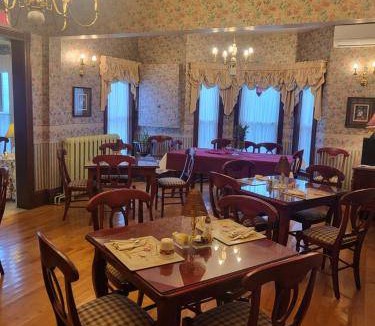 Louisbourg House | Motel ∙ 4 guests