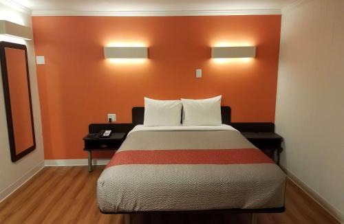 East Kootenay Hotel | Motel 6-Cranbrook, BC