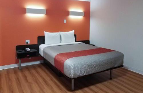 East Kootenay Hotel | Motel 6-Cranbrook, BC