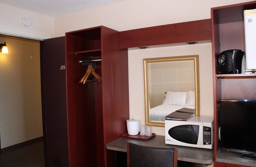Repentigny Hotel | Motel Capri & Suites
