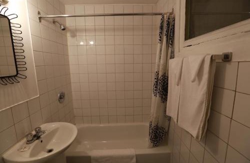 Laval Hotel | Motel Chez Nous