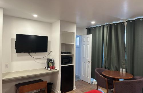 Laval Hotel | Motel Chez Nous