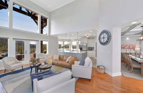 Bear Mountain Resort House | Mount Finlayson View Villa