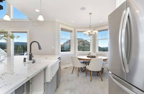 Bear Mountain Resort House | Mount Finlayson View Villa