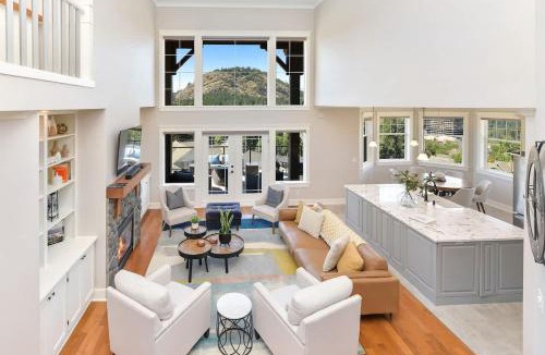 Downtown Victoria House | Mount Finlayson View Villa