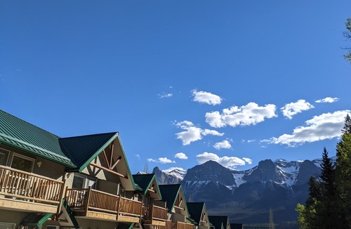 Harvie Heights House | ❤Mountain Chalet on the Very Edge of Banff Forests