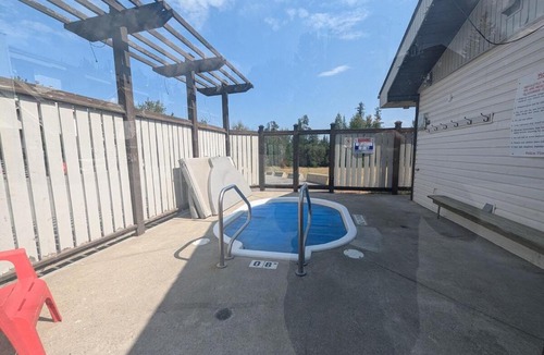 East Kootenay Apartment | Mountain Edge Resort Inn by StayIn