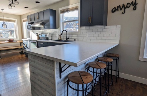 East Kootenay House | Mountain Getaway-Easy Walk to Base of the Ski Hill
