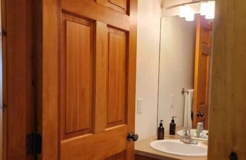 Snow Pine Estates House | Mountain Magic Hideaway l Ski-In/Out & free prking