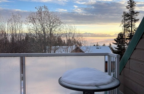 East Kootenay Condo | Mountain Paradise! Ski-in/ski-out, X-country skiing, hiking, mountain biking.