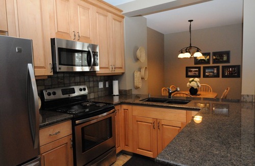 East Kootenay House | Mountain Side Ski-in Cabin w/Private Hot Tub - 5 Min. Walk to Chairlift