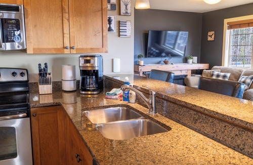Golden Condo | Mountain Views - Hot Tub - Ski In Ski Out at Kicking Horse Mountain Resort