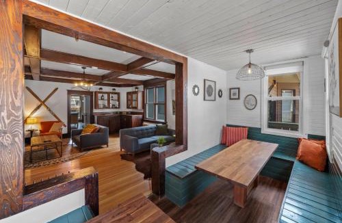 Banff House | Mountain View Retreat in the heart of Banff - Massive House Sleeps 23