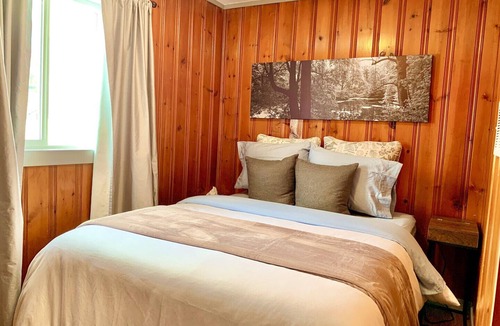 Golden Hotel | Mountain View Suite - Downtown Private Suite