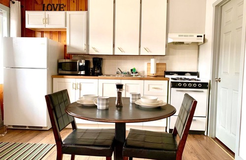 Golden Hotel | Mountain View Suite - Downtown Private Suite