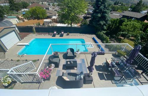 Oliver Bed & Breakfast | Mountain View Villa with Saltwater Pool