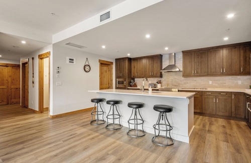 Cougar Creek Condo | Mountain Views! Luxurious 3Brs/3.5Ba for max 12, Tamarack Lodge, Spring Creek