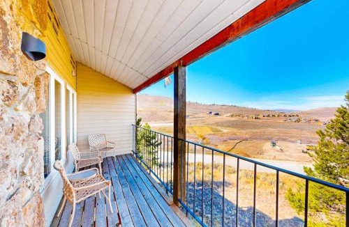 Silvercreek Apartment | Mountainside 037