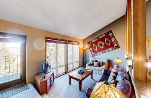 Silvercreek Apartment | Mountainside 037