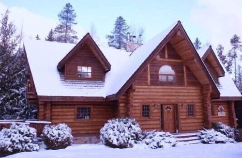 East Kootenay Ski Chalet | Mountainside Log Chalet at Fernie Alpine Resort