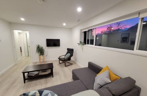 Garibaldi Highlands House | Mountian View Suite