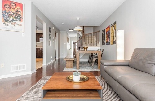 Ottawa Division House | Movie Haven: furnished 3bedrooms mid-term rental in Barrhaven