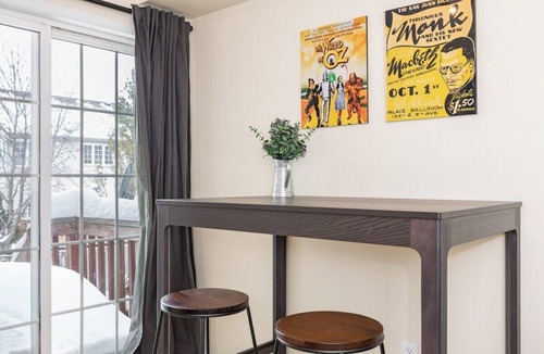 Ottawa Division House | Movie Haven: furnished 3bedrooms mid-term rental in Barrhaven