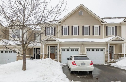 Ottawa Division House | Movie Haven: furnished 3bedrooms mid-term rental in Barrhaven