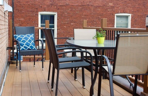 Plateau Mont Royal Apartment | MTLVR #04 | Live like a local, sunny patio, A/C