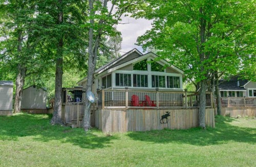 Muskoka Lakes Cottage | Muskoka Cottage Minutes From Bala