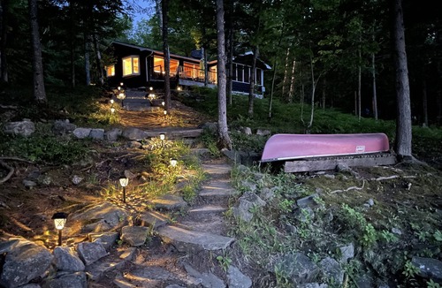 Lake of Bays Cottage | Muskoka cottage on Penlake. The perfect getaway surrounded by trees and nature.
