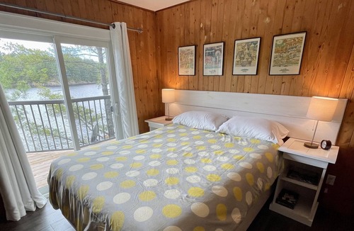 Bala Cottage | Muskoka Cottage on the Moon River