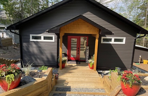 Lake of Bays Cottage | Muskoka Getaway on Peninsula Lake, Beautifully Decorated New Built Cottage