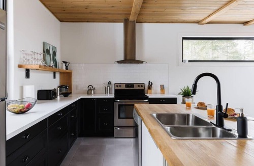 Chertsey Ski Chalet | Nômade - Spa, private lake access & stunning views