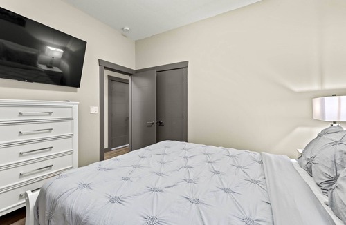 Kamloops House | "Luxury Redefined: Modern Suite with Hillside Serenity and Central location."