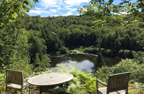 Saint-Etienne-De-Bolto Cabin | Nature eco-lodge with water view: La Mésange