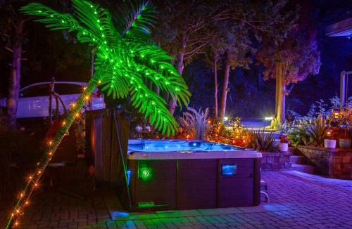 Hamilton House | Nature Oasis BarMar 2BR Suite in Dundas close to Webster Falls