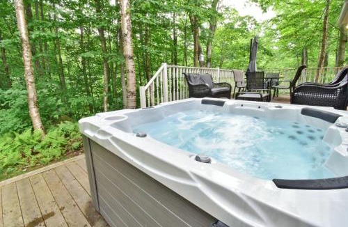 St-Adolphe-d'Howard House | Nature retreat with HOT TUB and lake access & watercraft