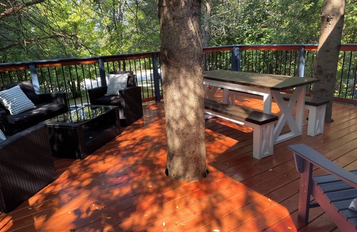 Craigleith Ski Chalet | Nautical Chalet (4 bedrm) nestled in Georgian Woodlands w/Hot Tub & large deck