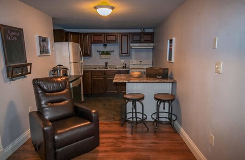 Yarmouth House | Nautical Themed one bedroom fully equipped apartment.
