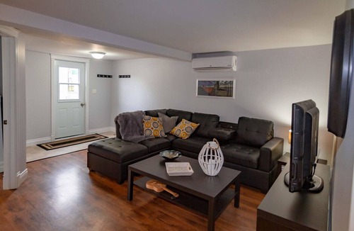 Yarmouth House | Nautical Themed one bedroom fully equipped apartment.
