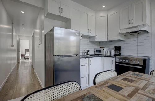 Cote-Des-Neiges—Notre-Dame-De-Grace Apartment | NDG Grand Stay Spacious and Elegant 3BR